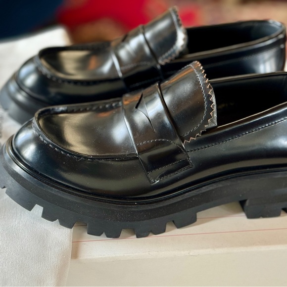 Women’s Alexander McQueen "Wander" calfskin leather penny loafers - Picture 3 of 5